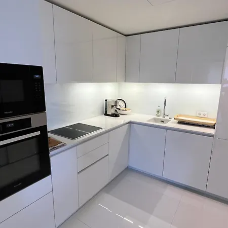 Apartment Luxurious 2 Bedrooms With Amenities In Center *