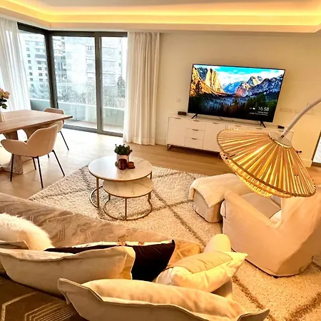 Luxurious 2 Bedrooms With Amenities In Center