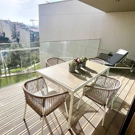 Luxurious 2 Bedrooms With Amenities In Center Lisbon