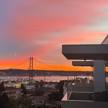 Apartment Luxurious 2 Bedrooms With Amenities In Center Lisbon